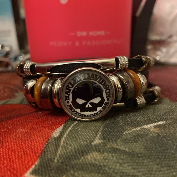 - HD Snap Button Bracelet - Picture 4 of 8